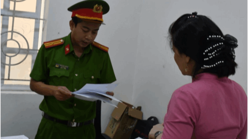 Quá bức xúc: Bé trai 14 tháng tuổi bị bảo mẫu n:é:m xuống nền nhà đã qu:a đ:ời