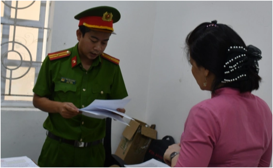 Quá bức xúc: Bé trai 14 tháng tuổi bị bảo mẫu n:é:m xuống nền nhà đã qu:a đ:ời
