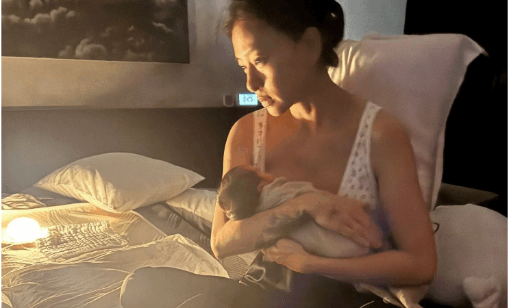 Ngô Thanh Vân mất ngủ, bật khóc khi chăm con đầu lòng ở tuổi 46: “Thường xuyên thiếu ngủ, sức khỏe giảm sút”