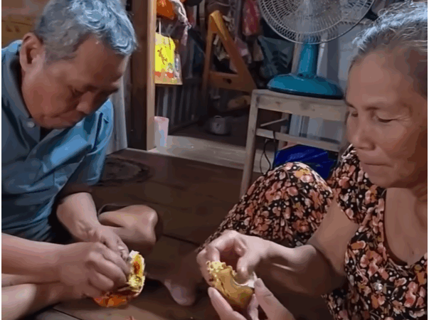CĐM tranh cãi: Ông ba Minh và bà Giao tay chân lành lặn, sống sung sướng hơn nhiều người khổ cực… Vậy mà vẫn được ủng hộ tới 2 tỷ đồng”