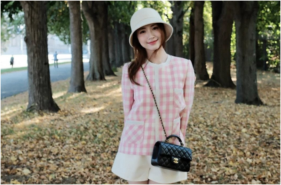 Hòa Minzy đeo túi hàng hiệu lên đến hàng trăm triệu, đã rõ người tặng: “Hóa ra là anh ấy, nghe đồn sắp làm chồng của Hòa Minzy rồi”