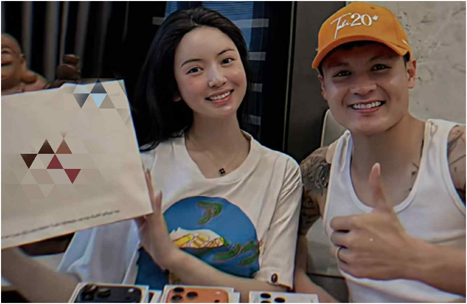 Chu Thanh Huyền bị nói lươn lẹo: Miệng chê iPhone 17 nhưng được Quang Hải tặng thì lại cười tít mắt