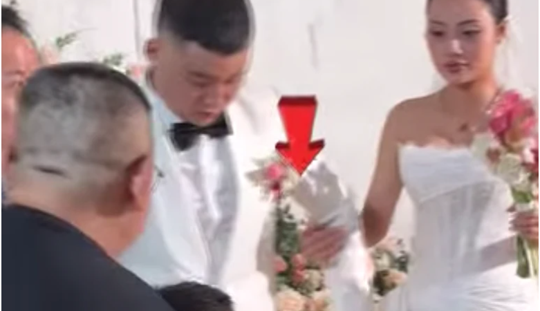 Con dâu Tấn Beo có biểu cảm lạ khi thấy bố chồng ngồi xe lăn: Sao lại như vậy cơ chứ?