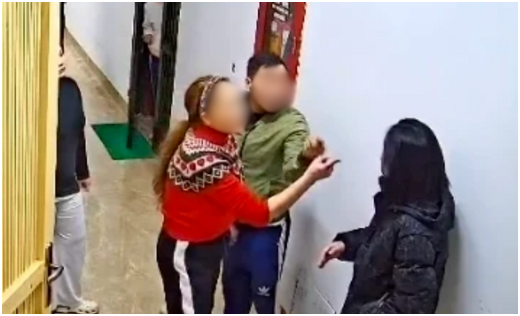 Thôi xong: CA triệu tập người phụ nữ tú:m t:óc, đ:ánh chưởi hàng xóm, rõ nguyên nhân ban đầu