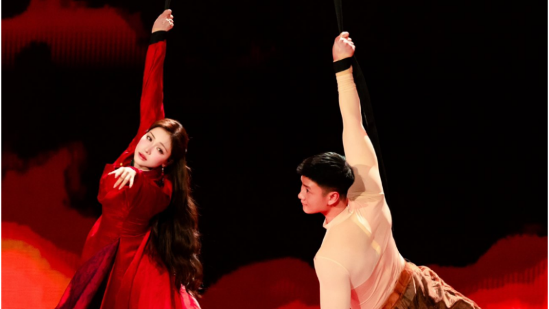 Danh tính người đàn ông được tìm kiếm rần rần nhất lúc này ở concert của Hòa Minzy: “Hóa ra chúng ta đã gặp rồi, người quen”