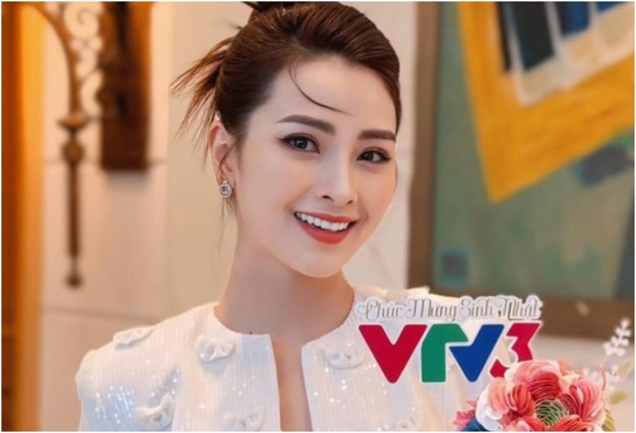 Rõ gia thế của nữ MC VTV vừa làm đám hỏi với cầu thủ nổi tiếng: “Không phải dạng vừa đâu, nhiều người thốt lên trầm trồ”
