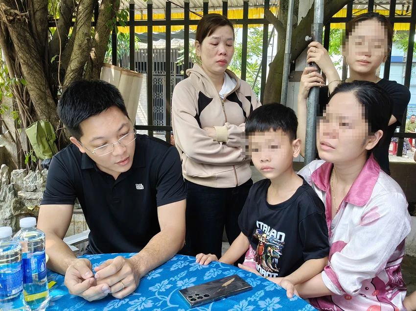 Vợ con chết lặng trước tin tài xế taxi bị sát hại ở Quảng Trị: “Anh đi rồi, ba mẹ con em biết sống sao đây…”