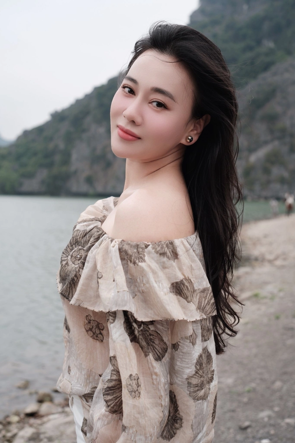 Phương Oanh có hành động gây tranh cãi giữa lúc Shark Bình gặp biến: Sao chị có thể làm vậy chứ? Khổ thân Shark Bình!