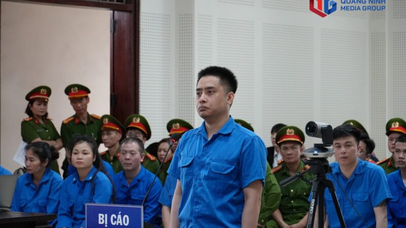Xét xử “trùm” mai thúy Bùi Đình Khánh: Khoảnh khắc bạn gái 21 tuổi xuất hiện cùng tại phiên tòa khiến mọi ánh nhìn đổ dồn