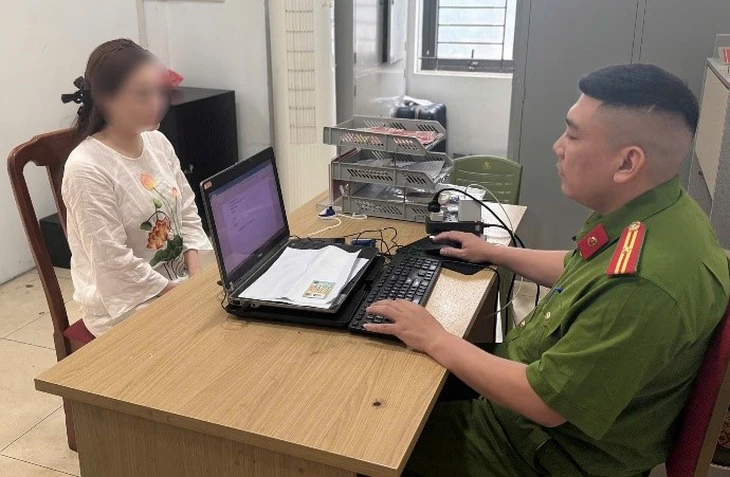 Rõ lời khai của người phụ nữ chửi bới, tát tài xế lớn tuổi sau va chạm ở Hà Nội: Thừa nhận mất bình tĩnh nên không kiểm soát được!