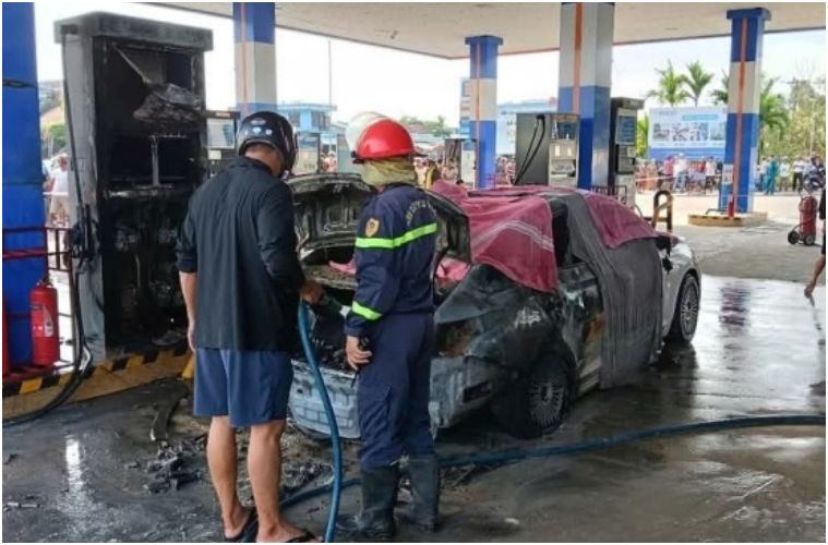 Rõ lý do tài xế không mở cửa xe cứu người khi ô tô b:ố::c ch:áy: “Nghe mà không chấp nhận được, quá bức xúc”