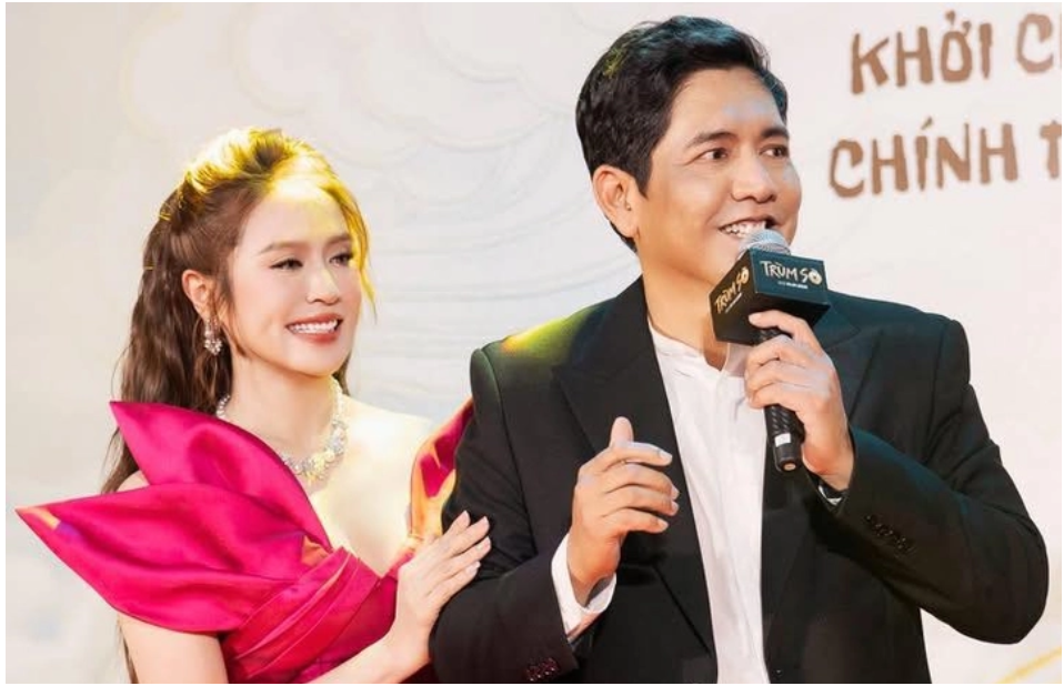 Không chỉ gồng gánh 6 năm nuôi Đức Thịnh, Thanh Thúy còn chạy khắp rạp để năn bỉ mọi người coi phim của chồng mình: “Ở đời được mấy người vợ như chị”