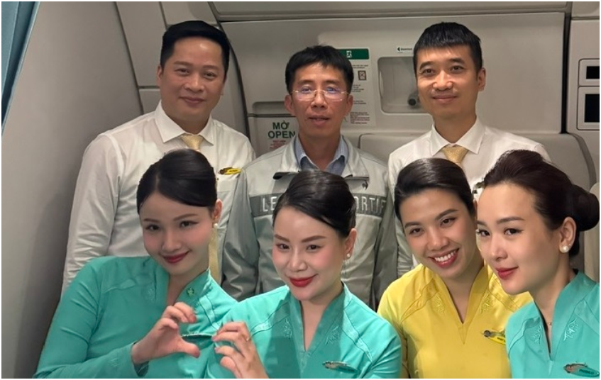 Rõ chân dung Bác sĩ Bạch Mai cứu 1 bệnh nhân đ:ột ng:ột bị li:ệ::t m:ặt ở không trung, trong chuyến bay Hà Nội – Paris