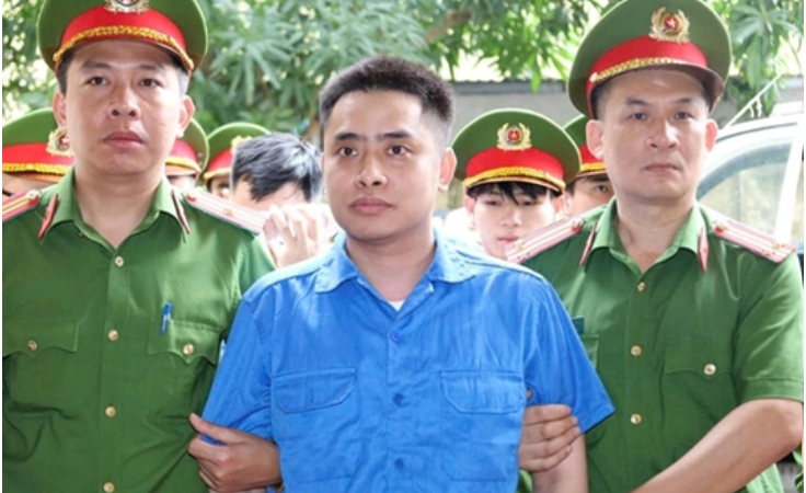 Bùi Đình Khánh tỏ thái độ ngông trước phiên tòa: Mặt chai lỳ, còn quát mặt các nhà báo, phóng viên