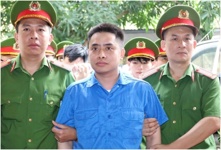 Bùi Đình Khánh tỏ thái độ ngông trước phiên tòa: Mặt chai lỳ, còn quát mặt các nhà báo, phóng viên