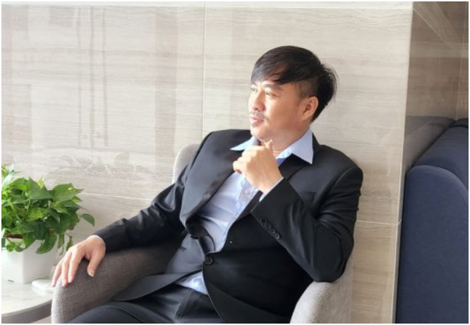 Rõ thân thế không ngờ của ca sĩ vừa bị Bộ CA kh:ởi t:ố: “Tất tần tật về người này”