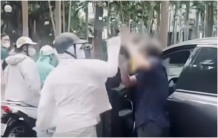 CQCN vào cuộc vụ người phụ nữ đi xe máy liên tục chưởi bới, hà:nh h:ung người đàn ông lớn tuổi trước mặt con nhỏ: “Chuyến này xong thật rồi”
