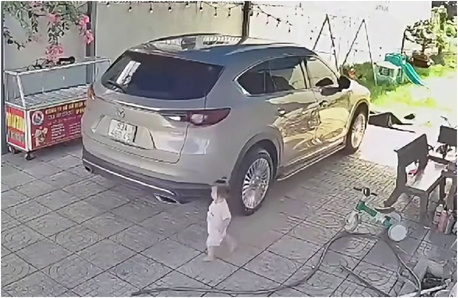 Đã rõ lý do vì sao cảm biến lùi không thể cứu mạng bé gái vụ Mazda CX-8 lùi ở sân? Chuyên gia giải đáp