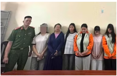Hiệu trưởng lần đầu lên tiếng nói về vụ nữ sinh bị đ:á::nh hội đồng trong nhà vệ sinh: ‘Đã tới hỏi thăm và động viên em ấy”