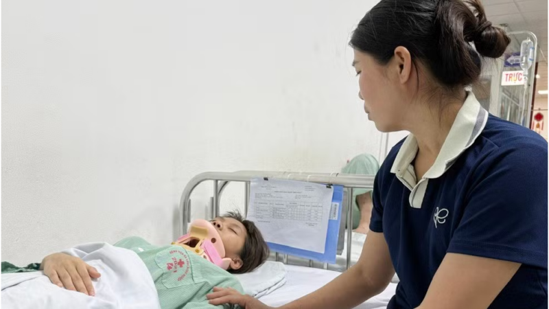 Mẹ của nữ sinh lớp 10: “Đây là lần thứ 3 cháu K bị đ:á::nh, tôi không thể bình tĩnh nổi”