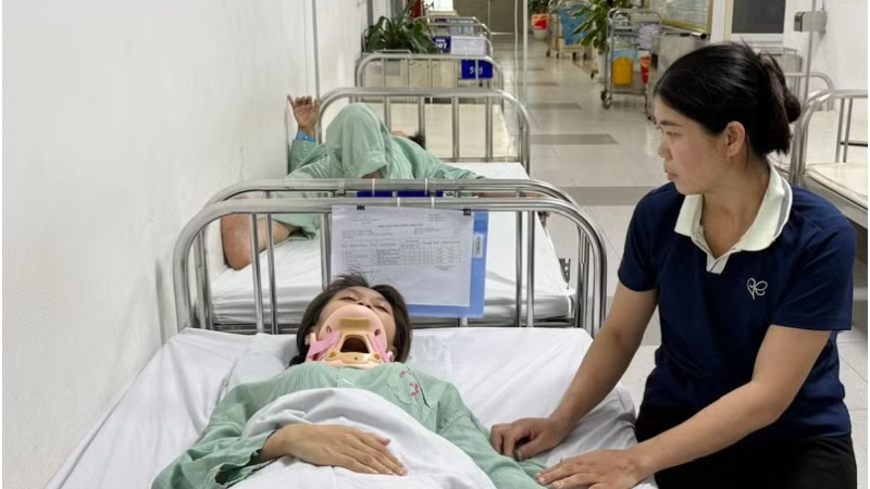 Mẹ cháu K kể: “Tôi đã ngã quỵ, ngất khi mới chỉ xem 1 đoạn tụi nó đ:á::nh con tôi”