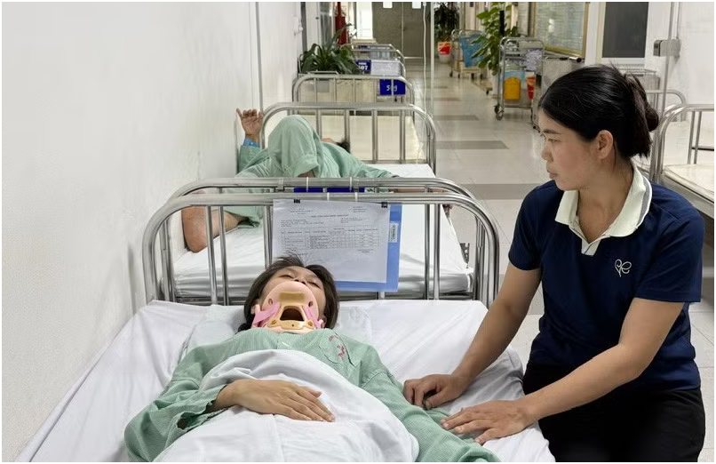 Mẹ cháu K kể: “Tôi đã ngã quỵ, ngất khi mới chỉ xem 1 đoạn tụi nó đ:á::nh con tôi”