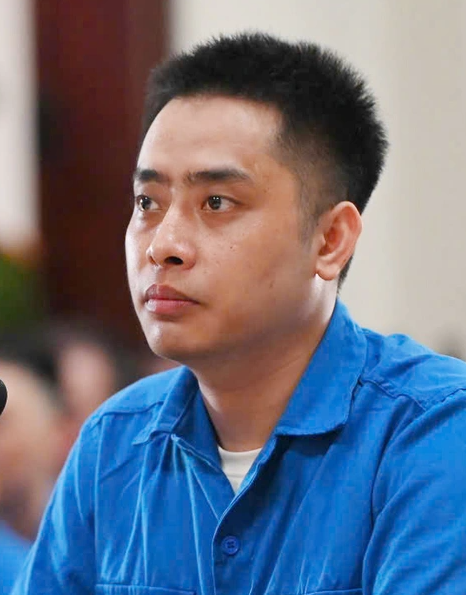 Bùi Đình Khánh cúi đầu xin lỗi gia đình thiếu tá hy sinh ngay tại tòa: Thái độ thay đổi hoàn toàn so với trước đó khiến nhiều người bất ngờ