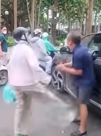 Rõ nguyên nhân khiến người phụ nữ lao vào chửi bới, hành hung tài xế lớn tuổi sau va chạm giao thông: Chuyện nhỏ nhưng cách hành xử quá khích khiến nhiều người bức xúc