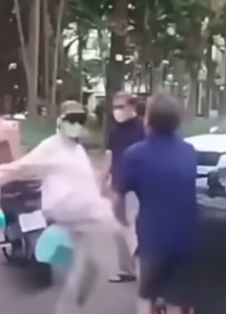 Vụ người phụ nữ chửi bới, đánh tài xế ô tô sau va chạm ở Hà Nội: Công an vào cuộc, chuyến này căng luôn!