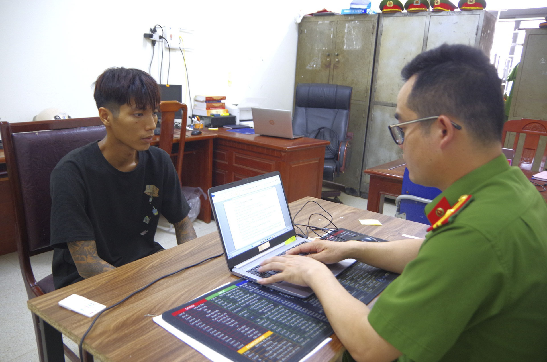 Bắt giữ đối tượng dùng hung khí, bóp cổ thai phụ 7 tháng để cướp iPhone gây phẫn nộ: Hành vi quá táo tợn và nguy hiểm khiến ai nghe cũng rùng mình