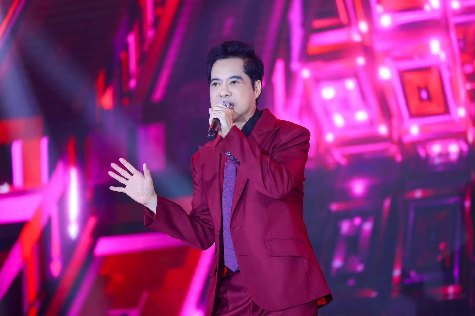 Bị đồn chơi mike tóe, danh ca Ngọc Sơn lập tức tuyên bố gây sốc: ‘Tặng liền 10 tỷ hoặc cả gia tài nếu ai test ra tôi có nồng độ cồn hay chất kích thích’