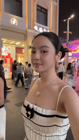 Chu Thanh Huyền lộ diện sang chảnh dạo phố với visual quá đỉnh: “Phá sản kiểu này ai tin nổi nữa?”