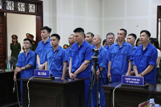 Bùi Đình Khánh gây phẫn nộ tại phiên tòa với thái độ ngông nghênh: Không chỉ lạnh lùng trước vành móng ngựa mà còn lớn tiếng chửi cả nhà báo