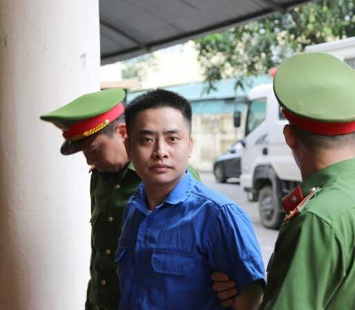 Rõ thái độ của Bùi Đình Khánh và đồng bọn khi hầu tòa sau vụ nổ súng khiến một thiếu tá công an hy sinh: Bình thản đến lạnh người, không hề tỏ ra sợ hãi