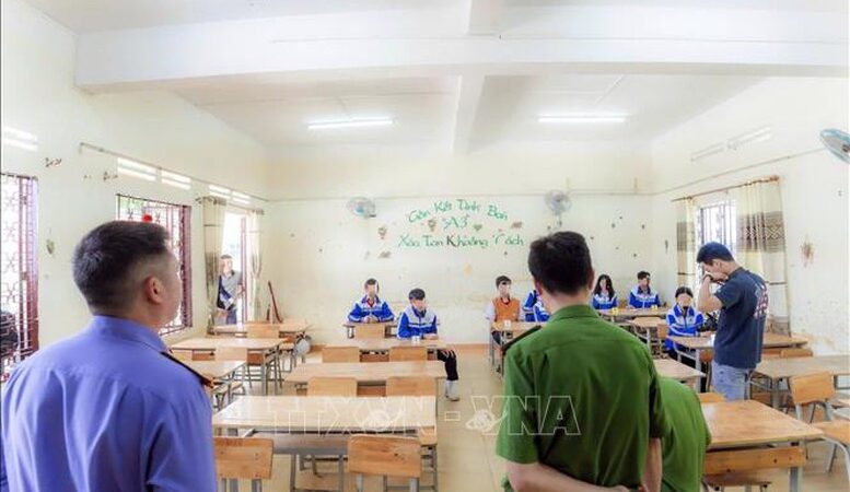 Thắc mắc: Tại sao một học sinh bị đánh hội đồng tới 7-8 lần, bị cưỡng đoạt tài sản diễn ra ngay trong phòng học suốt thời gian dài mà nhà trường, giáo viên chủ nhiệm không hề hay biết?